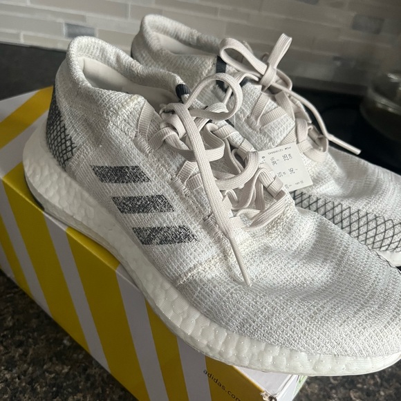 Adidas PureBOOST GO size 6US - Picture 5 of 8